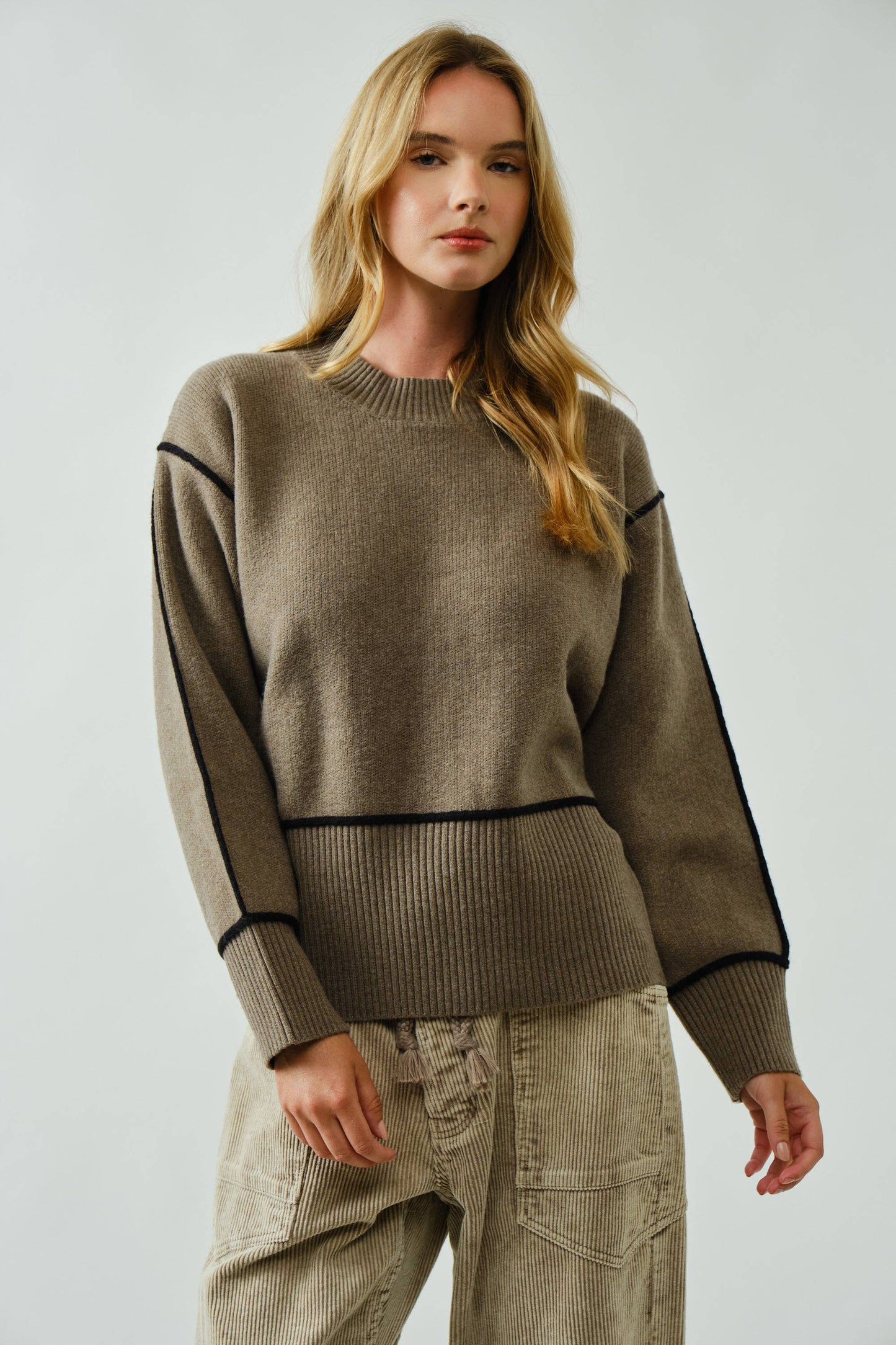 AARON & AMBER OVERSIZED FIT CONTRAST STITCHING SWEATER