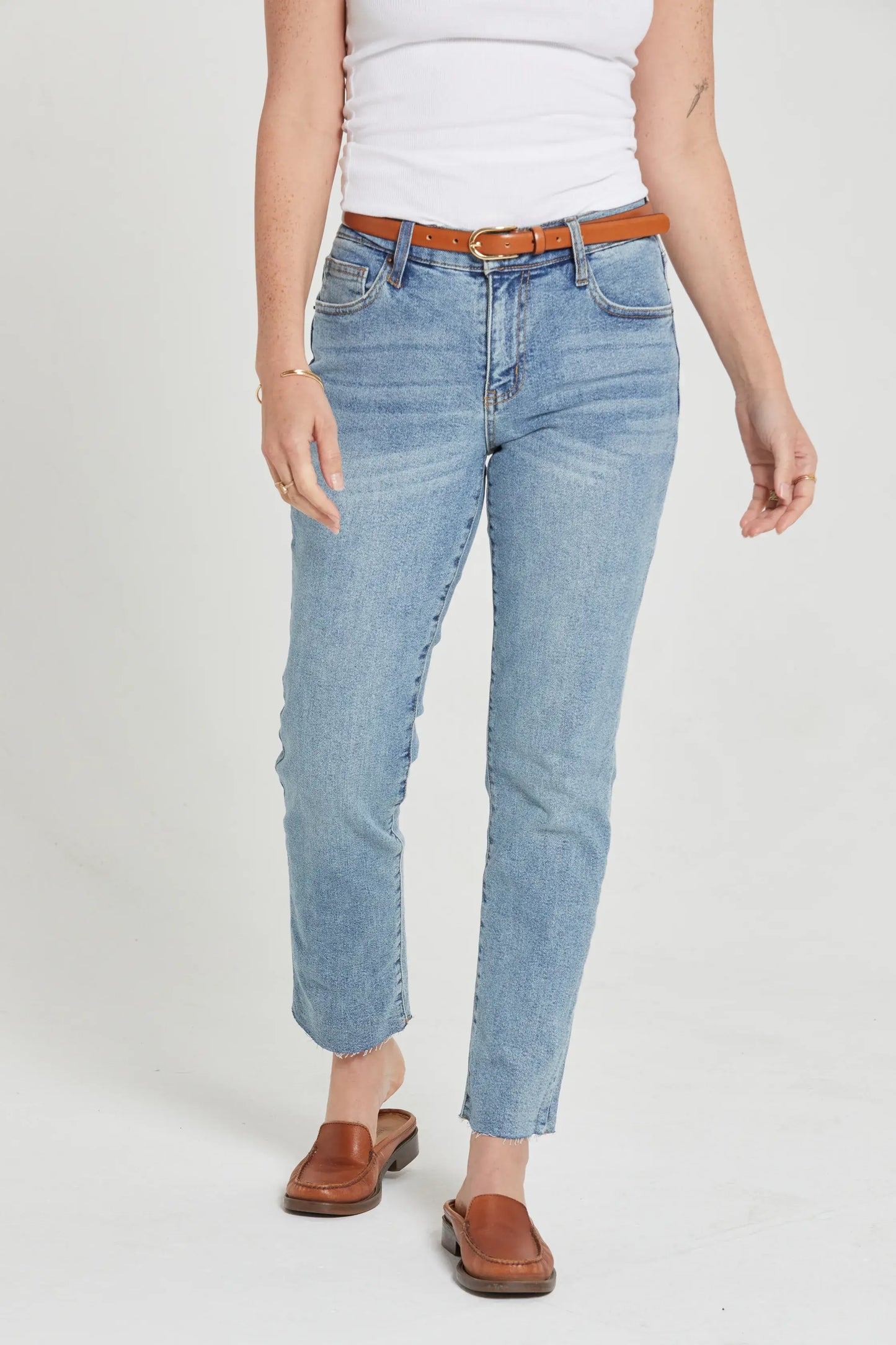 Oliver Logan Crosby Mid Rise Relaxed Taper Jean, Classic Light Vintage