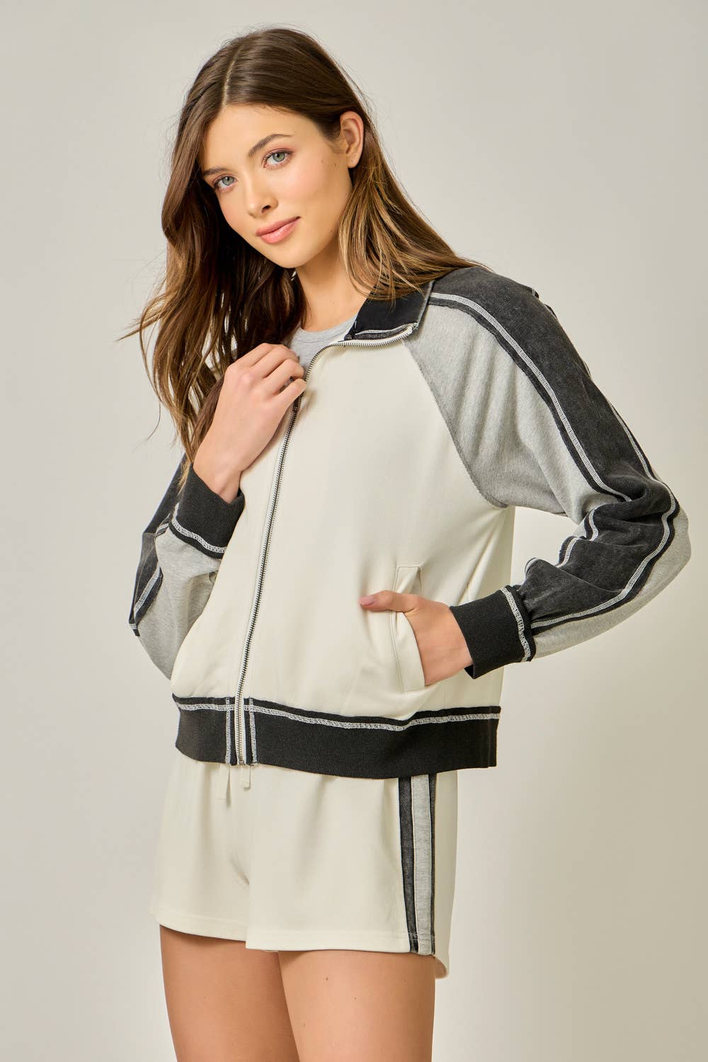 61327 Color Block Zipped Up Jacket