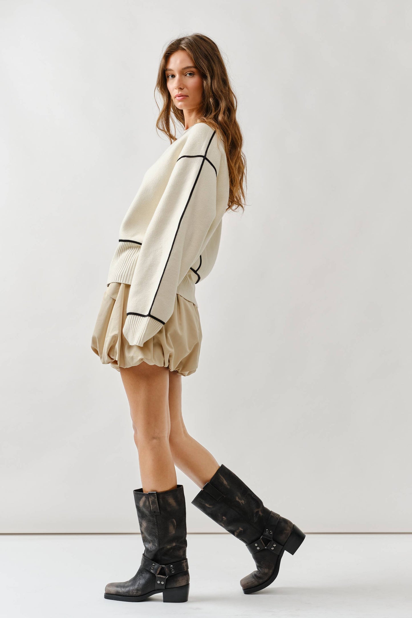 AARON & AMBER OVERSIZED FIT CONTRAST STITCHING SWEATER