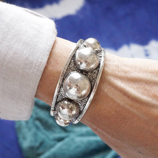 Silver Dusk – Tapered Bubbles Western Bangle