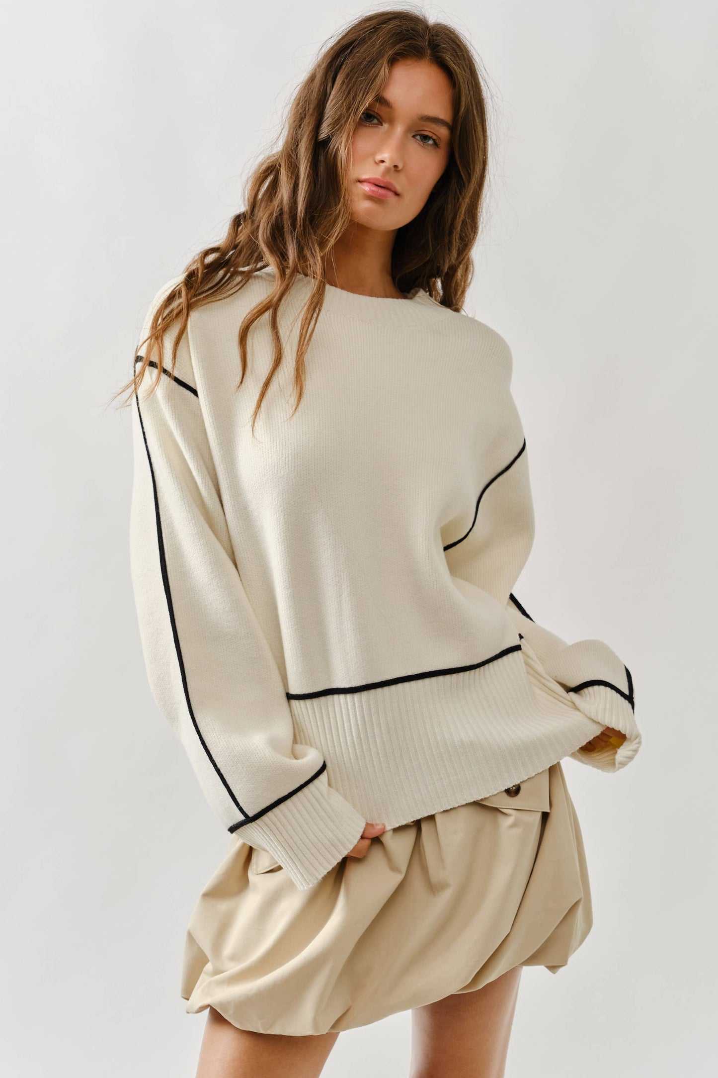 AARON & AMBER OVERSIZED FIT CONTRAST STITCHING SWEATER