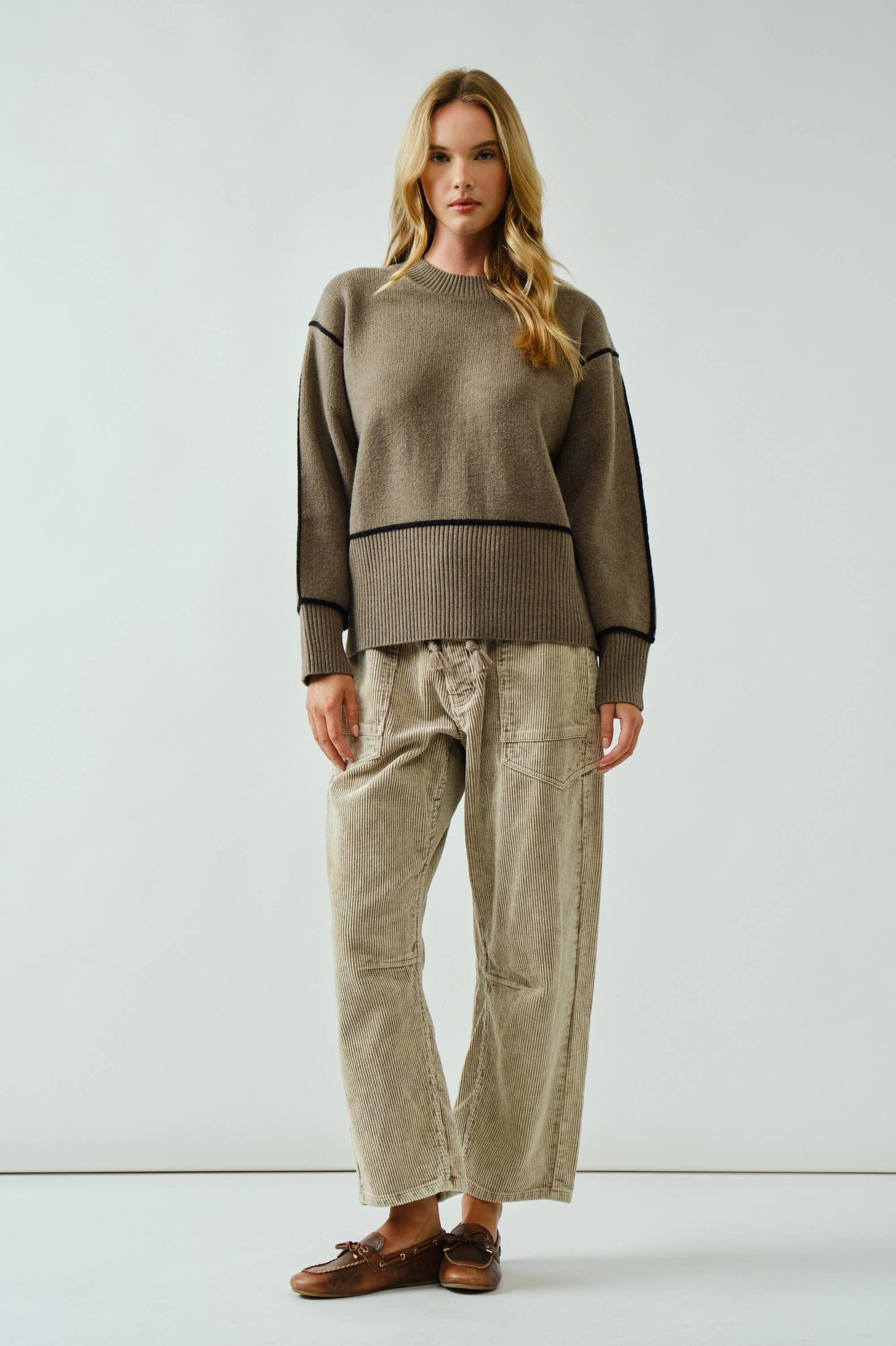 AARON & AMBER OVERSIZED FIT CONTRAST STITCHING SWEATER