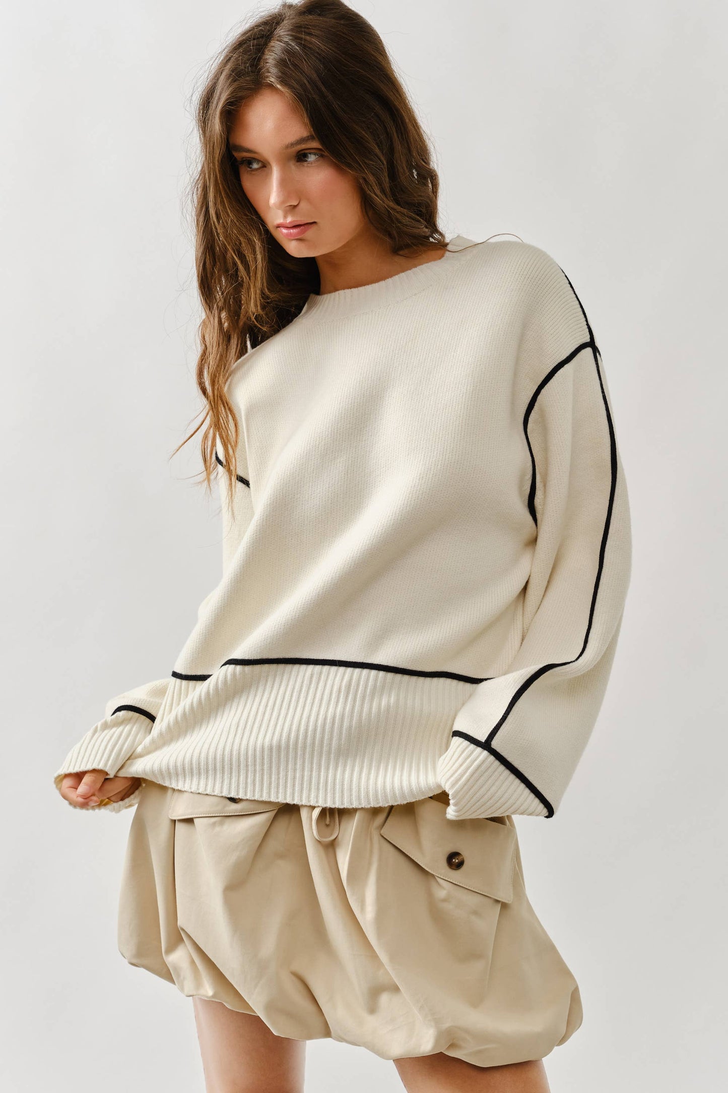 AARON & AMBER OVERSIZED FIT CONTRAST STITCHING SWEATER