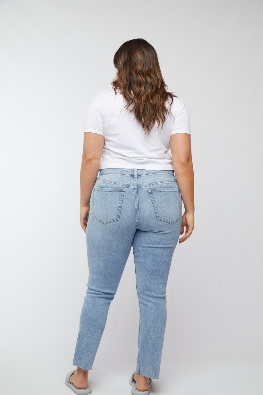 Oliver Logan Crosby Mid Rise Relaxed Taper Jean, Classic Light Vintage