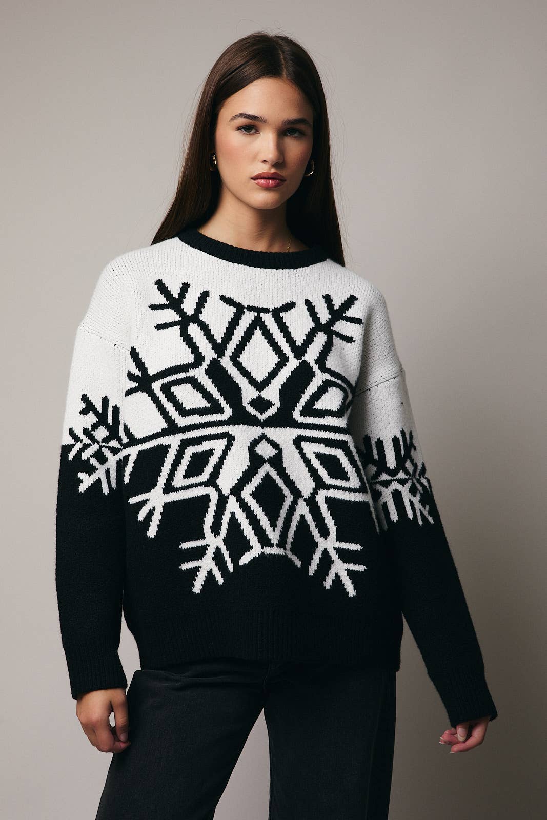 SUNDAY EDITION BY LE LIS ROUND NECK LONG SLEEVE SNOW FLAKE TUNIC SWEATER