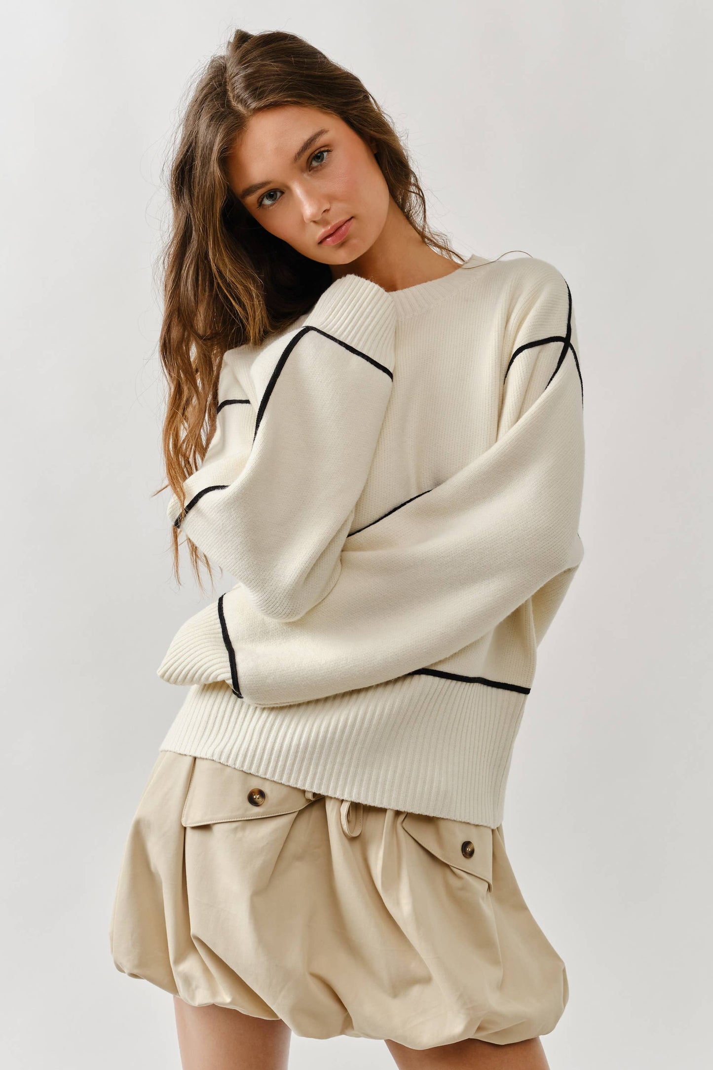 AARON & AMBER OVERSIZED FIT CONTRAST STITCHING SWEATER
