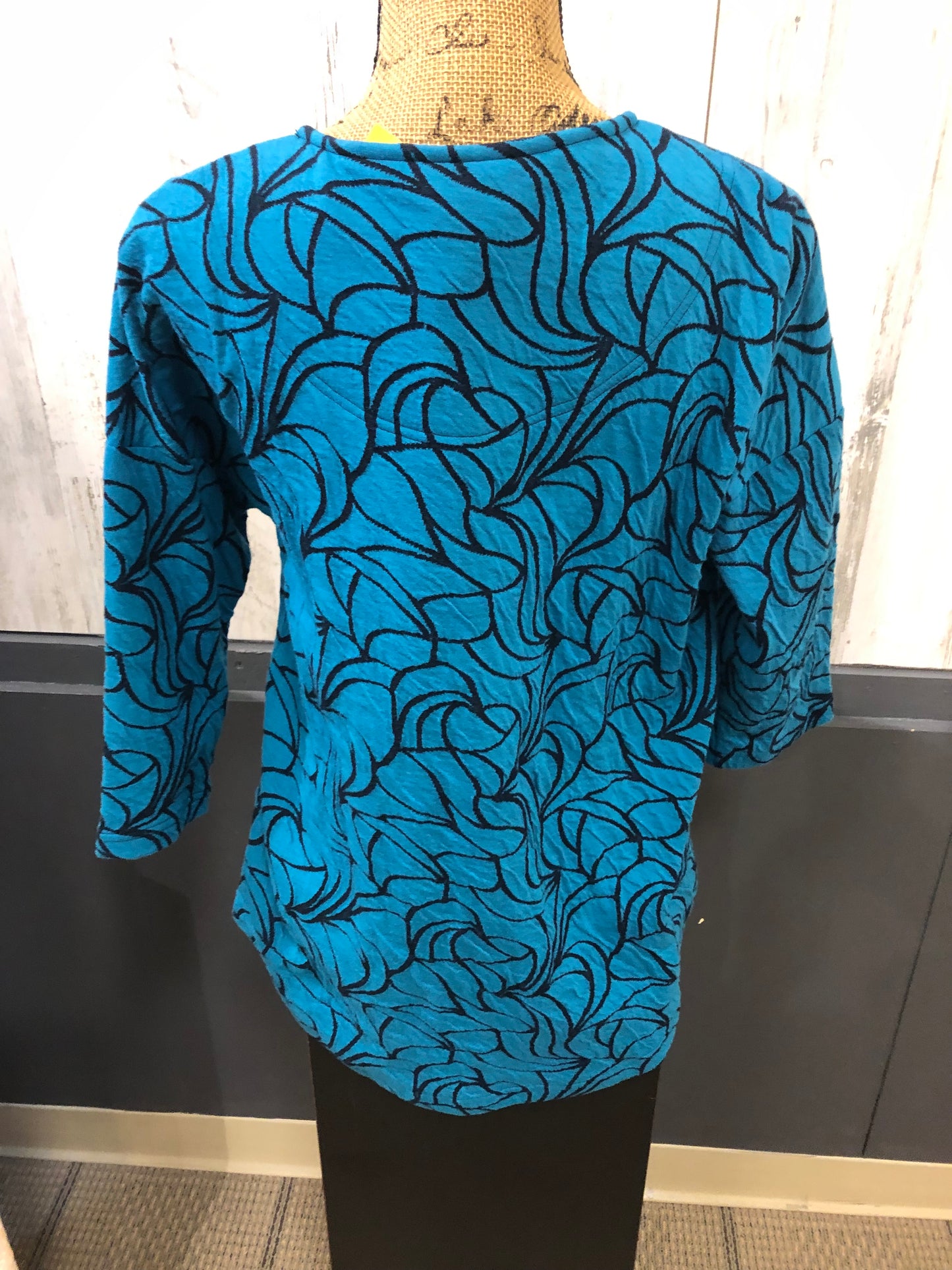 Komil Turquoise and Black Swirl Cotton Round Neck 3/4 Sleeve Top with Kangaroo Front Pocket Size Medium