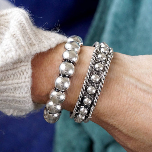 Western Whimsy – Worn Silver Tone Bubble Stretchy Bangle