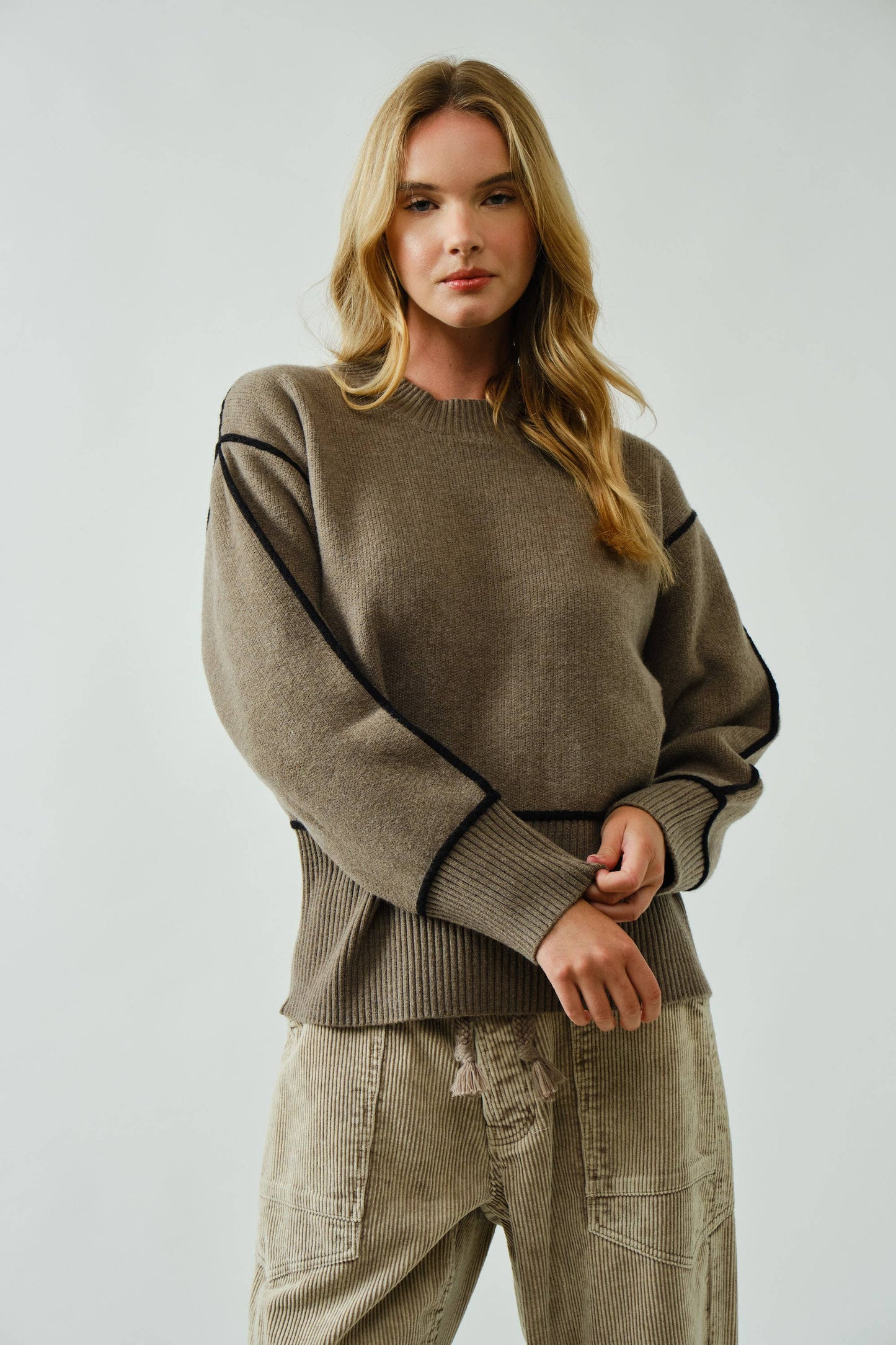 AARON & AMBER OVERSIZED FIT CONTRAST STITCHING SWEATER