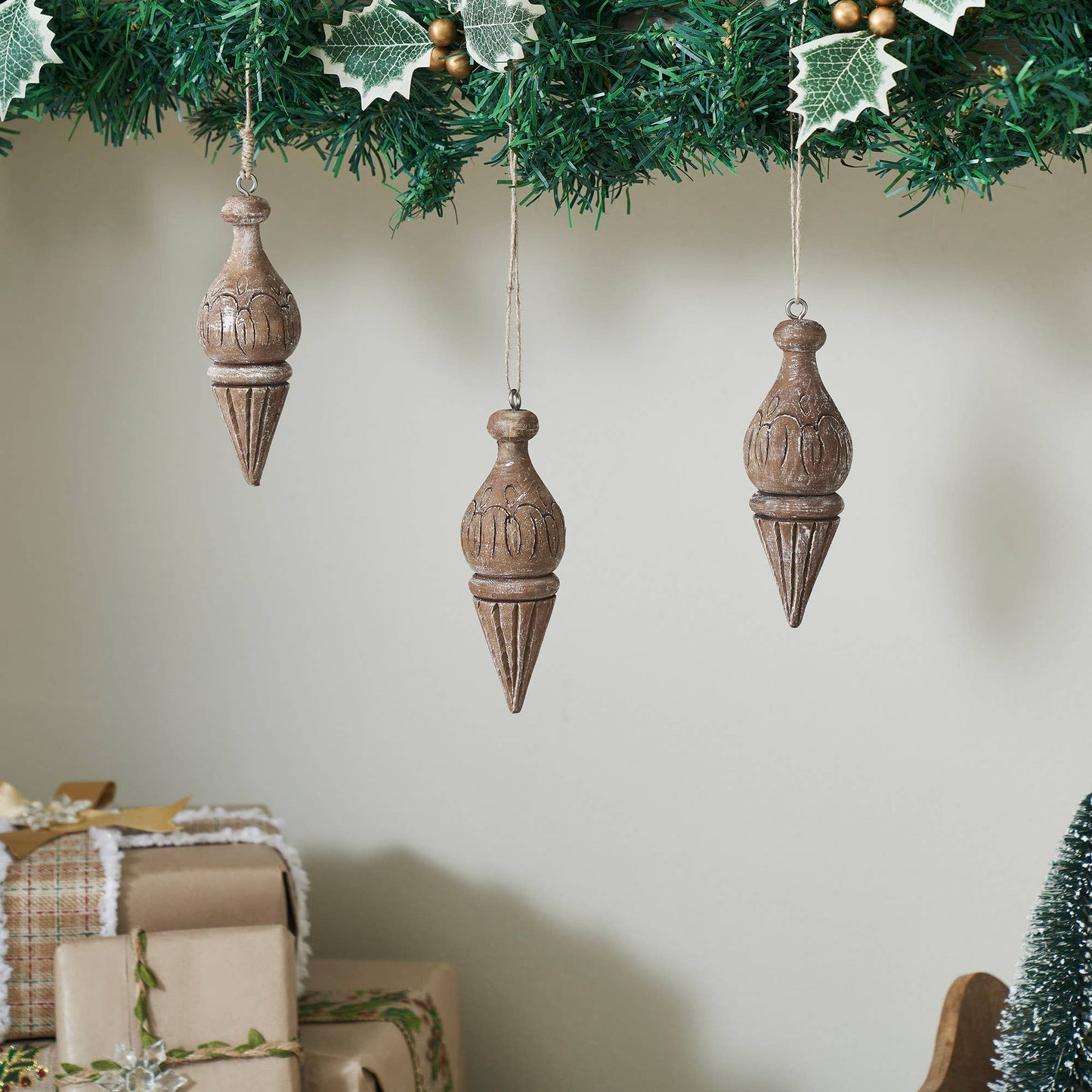 Cottage Finial Ornament Feathered Finish 5.5x2x2