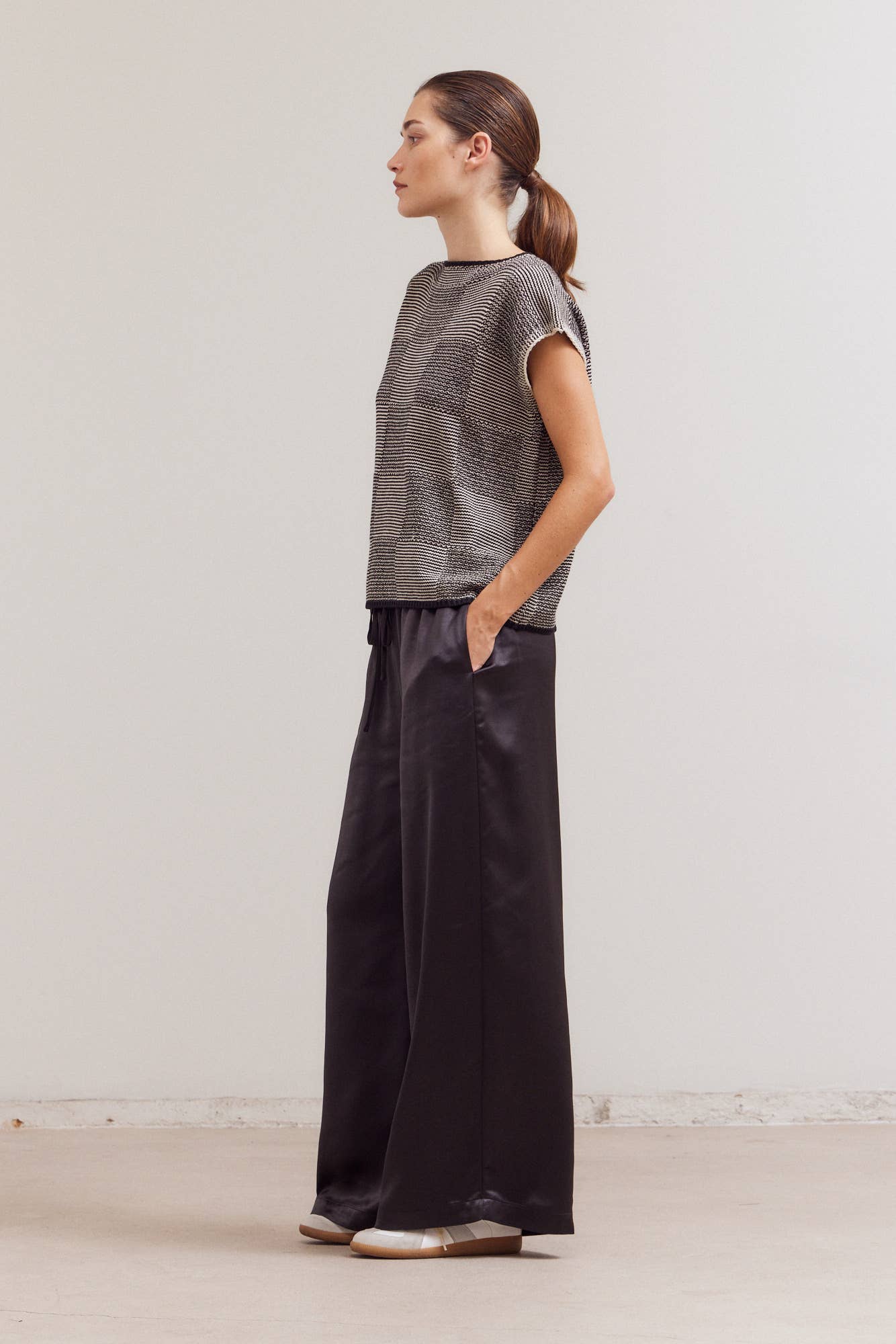 MIXED YARN SLEEVELESS SWEATER TOP BY GRADE & GATHER