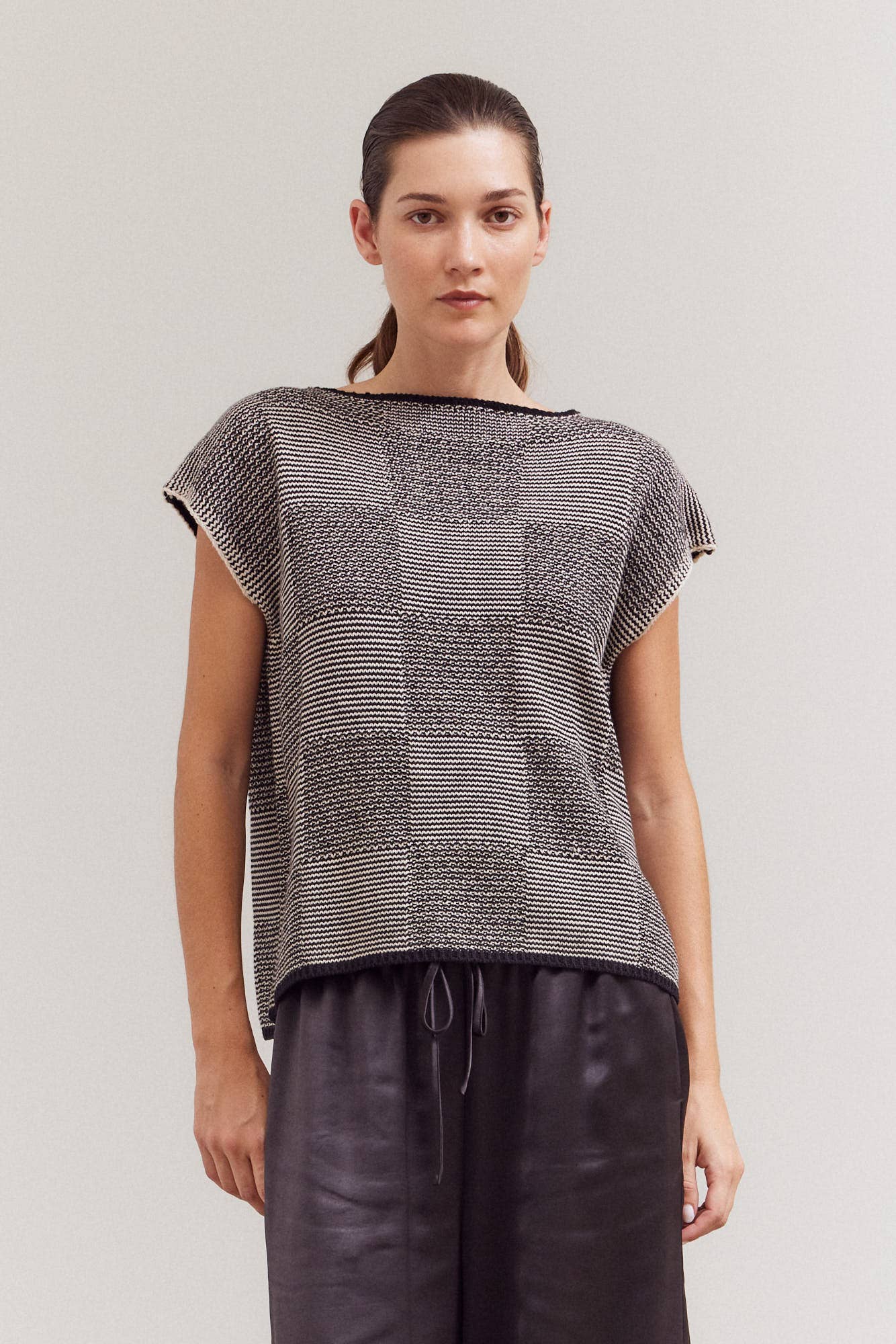 MIXED YARN SLEEVELESS SWEATER TOP BY GRADE & GATHER