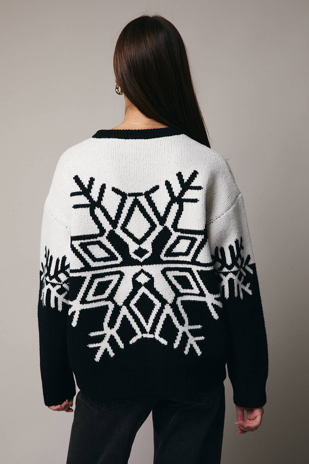 SUNDAY EDITION BY LE LIS ROUND NECK LONG SLEEVE SNOW FLAKE TUNIC SWEATER