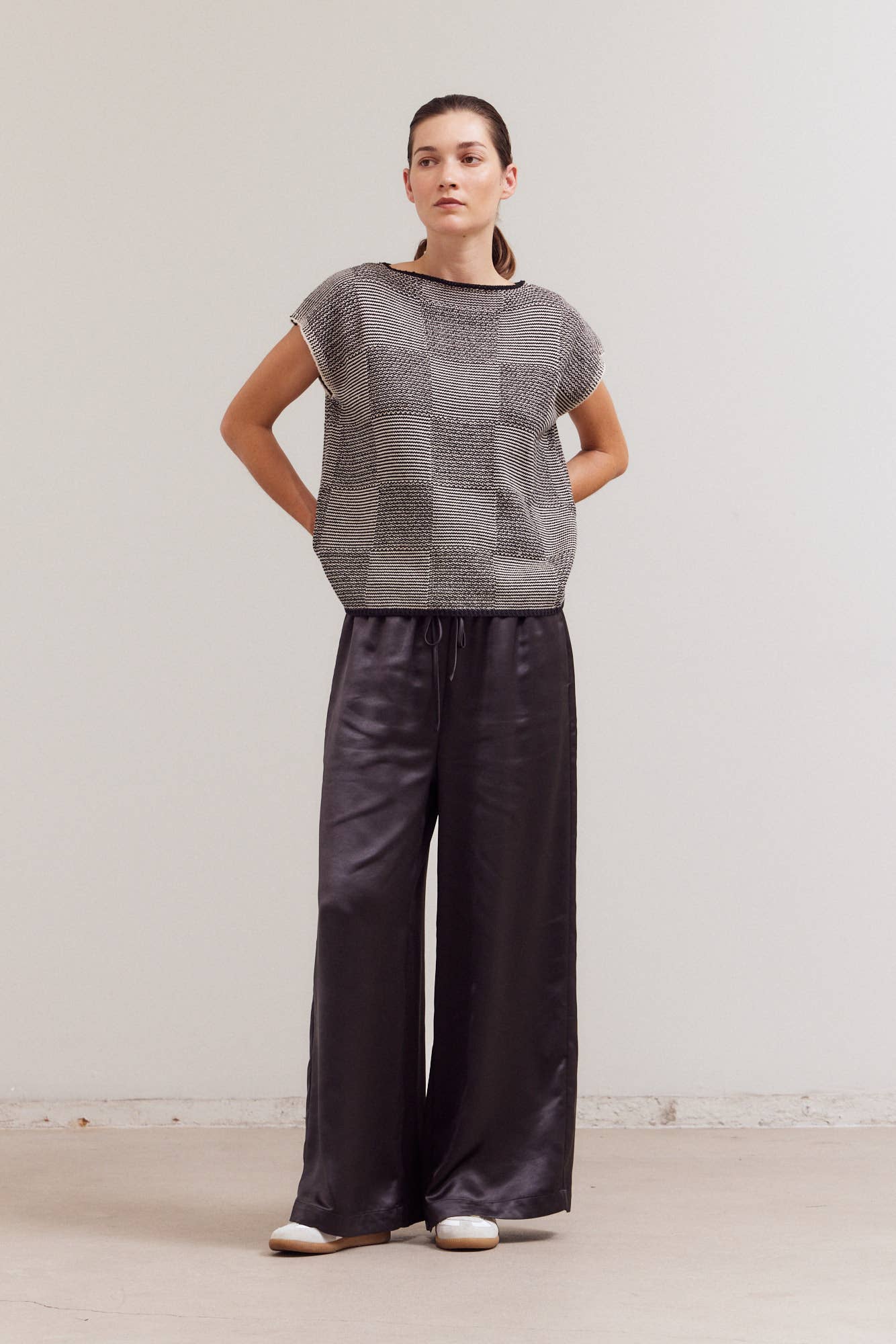 MIXED YARN SLEEVELESS SWEATER TOP BY GRADE & GATHER