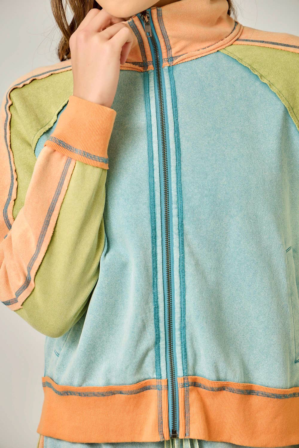61327 Color Block Zipped Up Jacket