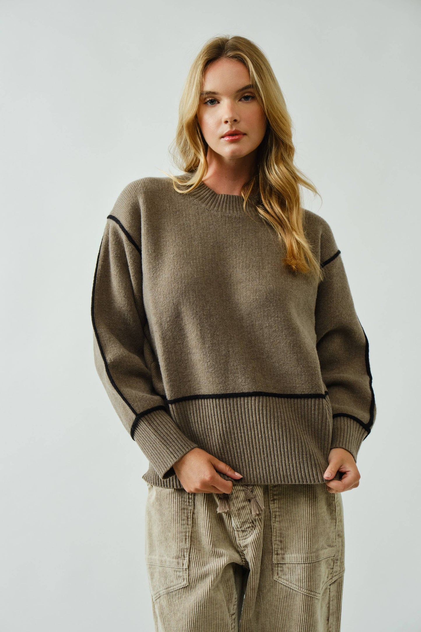 AARON & AMBER OVERSIZED FIT CONTRAST STITCHING SWEATER